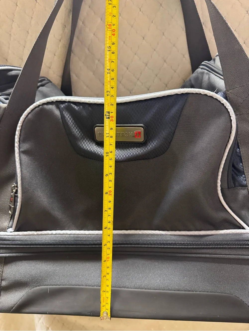 Swiss Tech spacious duffel